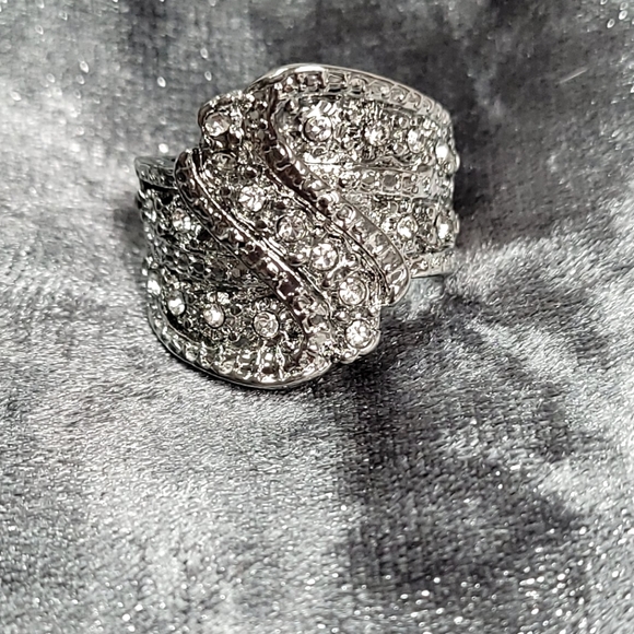 Jewelry - Classic sliver plated crystal Rhinestone Ring